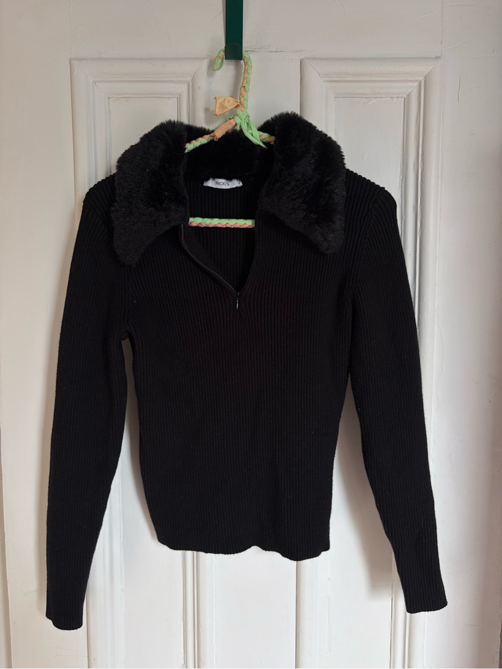 Vintage y2k Black Ribbed Sweater with Faux-Fur Collar